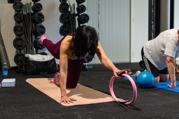 Cours Super Glute, circuit dédié aux fessiers chez C-Fitness Barchon