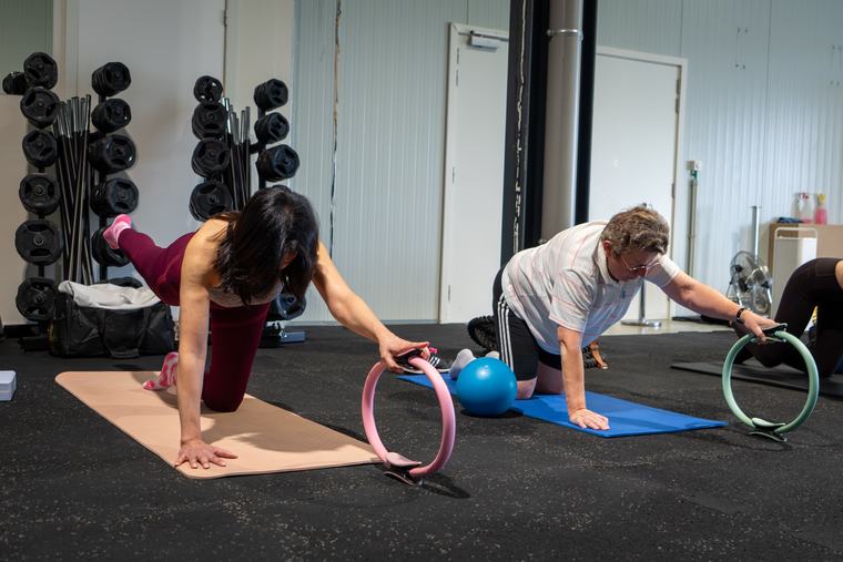 Cours de Pilates avec cercle magique chez C-Fitness Barchon